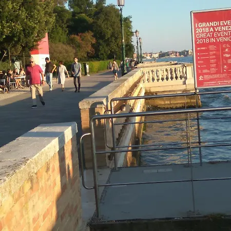 Апартаменты Susy Biennale - Canal View And Garden *