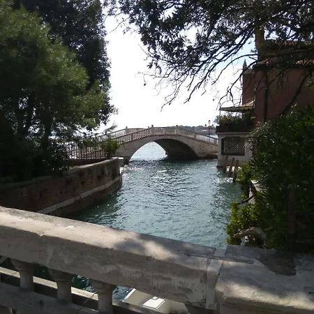 Апартаменты Susy Biennale - Canal View And Garden