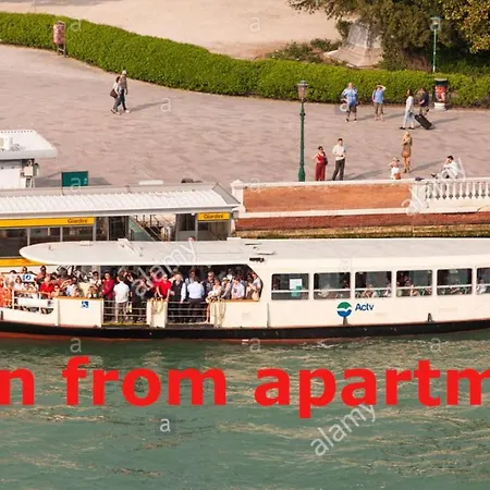 Susy Biennale - Canal View And Garden Apartment Venedig